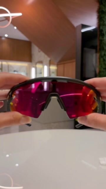 Vídeo de Oakley OO 9499 Sphaera Slash 949906 36