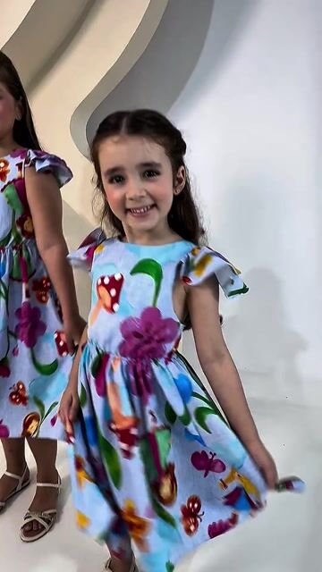Vídeo de Vestido Infantil Médio Estampado Bonequinhas - PENELOPE