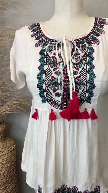Video de Bata Boho em Viscose com Bordados Coloridos Cod:1020