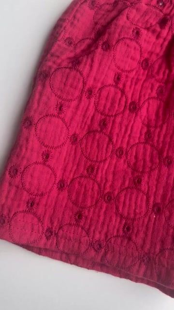 Video de SHORT BRODERIE ROJO | VR328