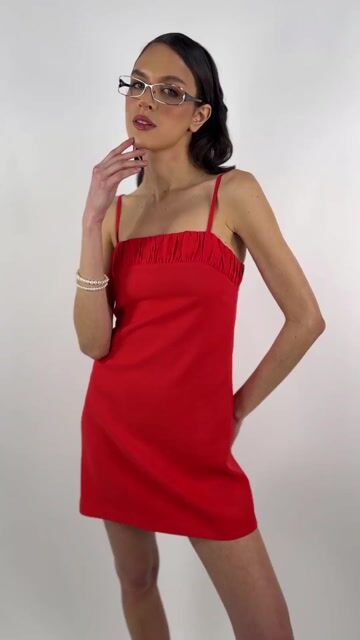 Video de Vestido Curto Com Franzidos No Decote