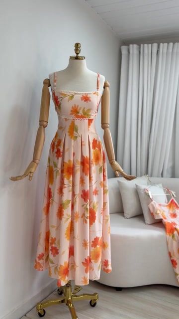 Vídeo de VESTIDO ROSÁLIA SEMI LONGO ROSAS LARANJA