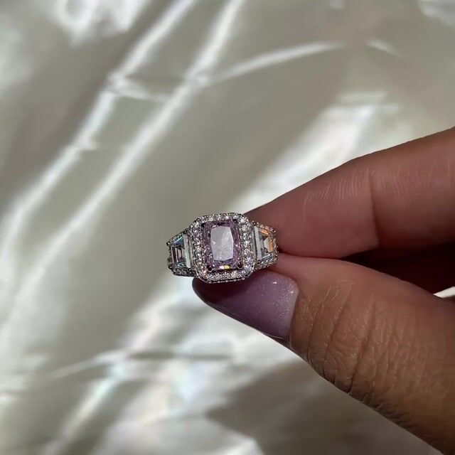 Video de Anel Giovana · Prata 925 · Rosa 2ct · Três Pedras