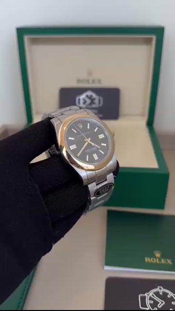Video de Oyster Perpetual 39mm - AÇO COM DOURADO/MOSTRADOR PRETO