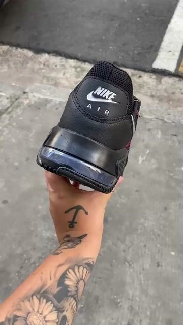Vídeo de Tênis Nike Air Max Excee Black Red Importado