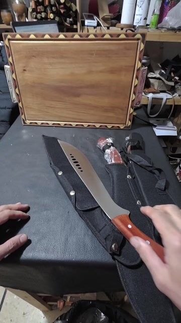Video de Machete Kukri Con Funda 32102 Afilado Mango Madera