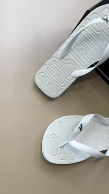 Vídeo de Chinelo Acostamento White Relief Wolf - Branco