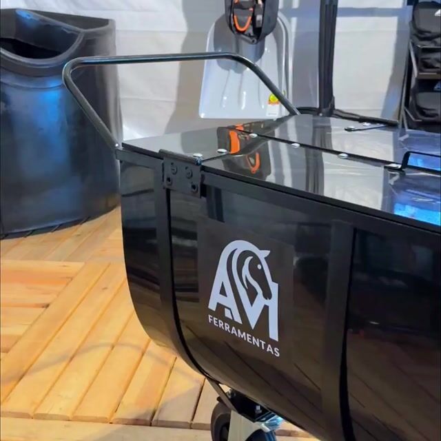 Vídeo de Carrinho de Ração para Cavalos 180 Litros | Carrinho Reforçado para Haras