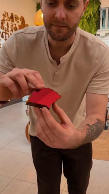 Vídeo de Ima - Leque de Pombogira Espelhado Vermelho - 10cm Larg