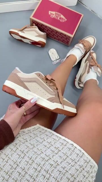 Vídeo de TÊNIS FEMININO HYLANE NUDE LANÇAMENTO