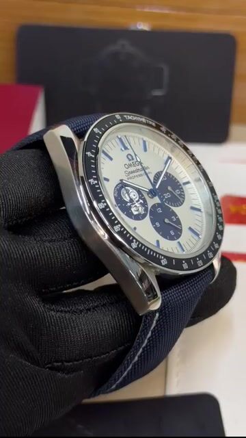 Video de Omega Speedmaster Snoopy Aniversário de 50 anos 41mm (Modelo Quartz) - NYLON