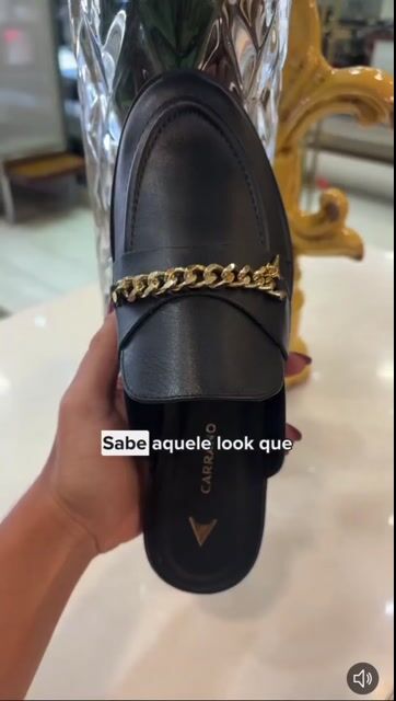 Video of MULE FLAT CHAIN CHARM COURO PRETO CARRANO 871004