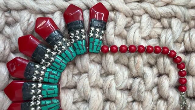 Video de Colar de resina Boho com detalhes em alpaca