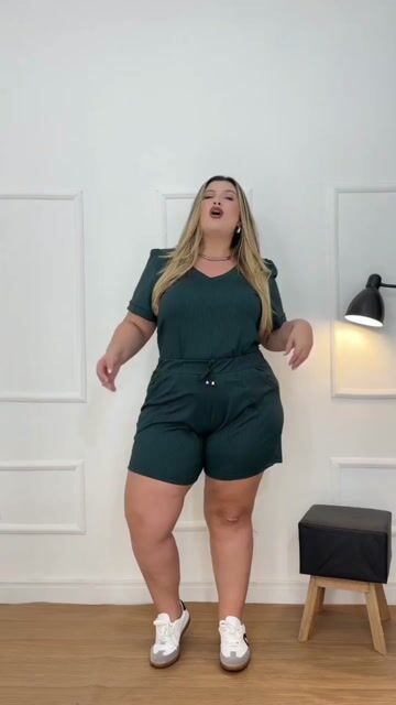 Vídeo de Shorts Plus Size Canelado Mary