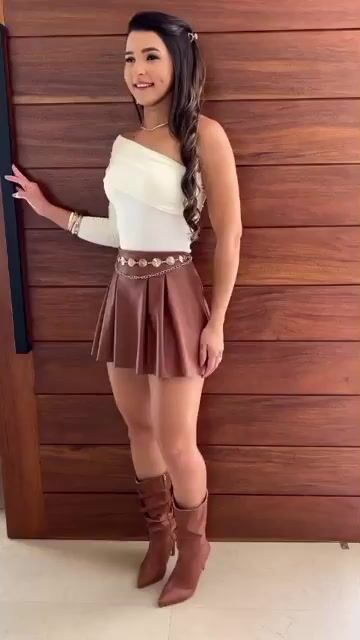 Vídeo de Saia Couro Pregas