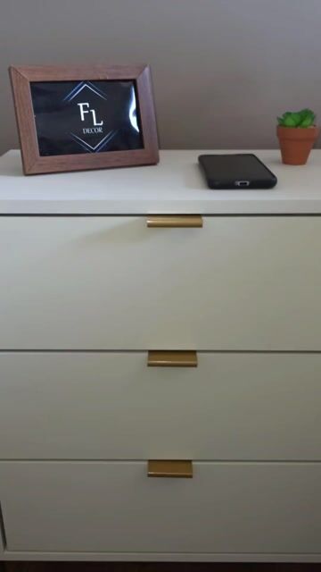 Vídeo de Mesa de Cabeceira Fl Decor, Design Moderno e Funcionalidade