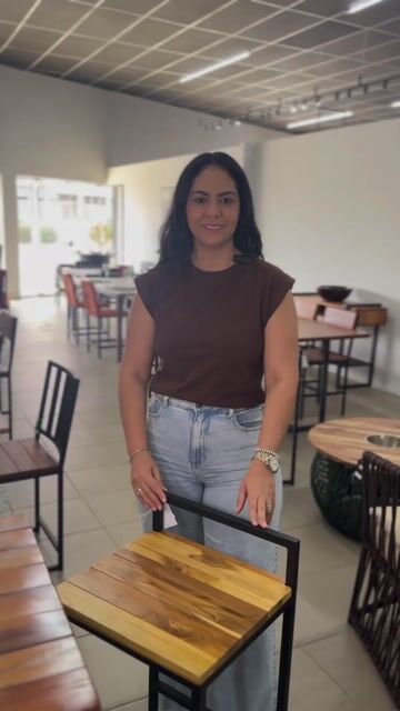 Video de Banqueta Santos em Alumínio e Madeira Teka para Área Gourmet e Cozinha