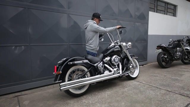 Video de ESCAPE LONG SHOT EXTRA - SOFTAIL M8