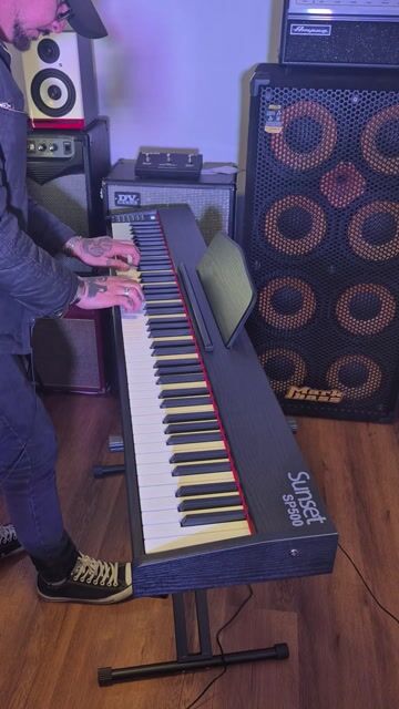 Video de Piano Digital Sunset Music Sp500 88 Teclas Livianas Midi + Pedal - Negro