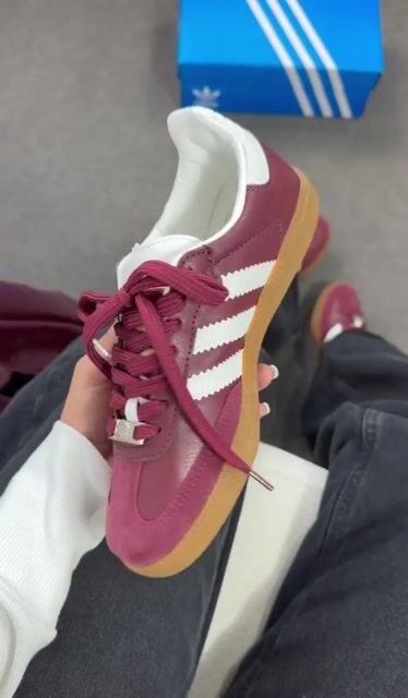 Video de Adidas Samba OG Bordô