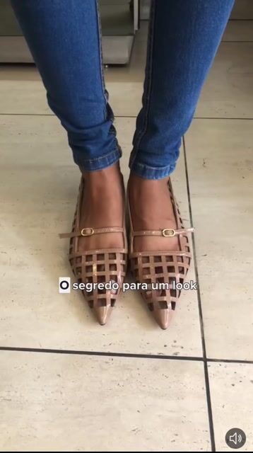 Vídeo de Scarpin Slingback Verniz Nude Salto Baixo Fino Vicenza P118650001
