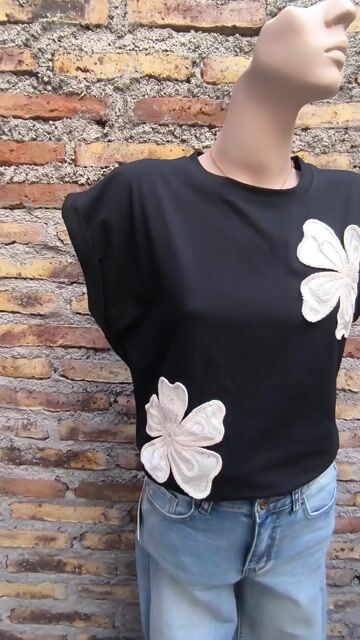Video de Polera con aplique floral