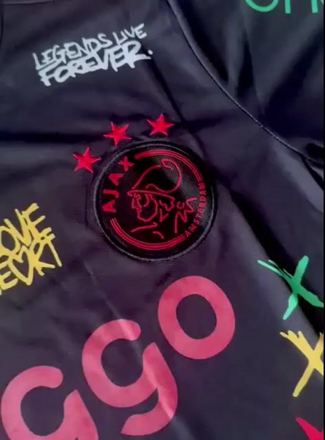 Video de CAMISETA RETRO AJAX 21/22 NEGRA GRAFFITI