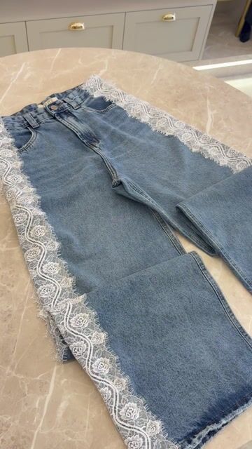 Video de Calça Jeans Renda Lateral