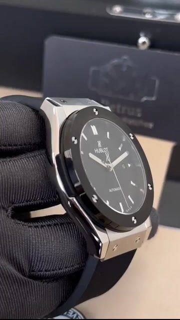 Video de Hublot Classic Fusion 42mm - AÇO/MOSTRADOR PRETO - SILICONE