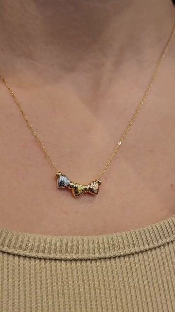 Video de Collar Oro 18k 3 Corazones Tricolor 45cm 2 Gr Oi-c2219
