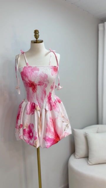 Vídeo de Vestido Babi Fundo Branco