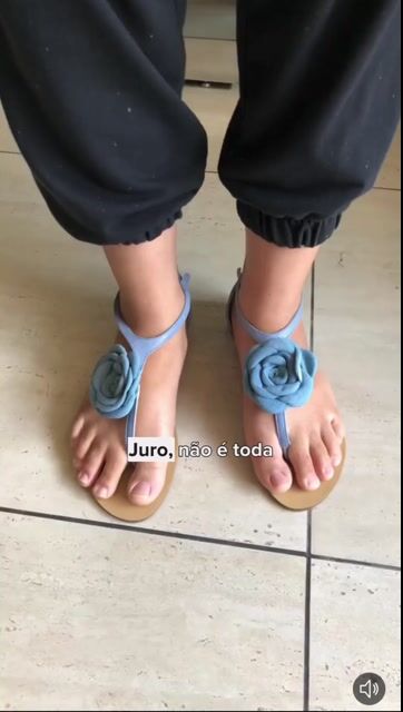 Vídeo de Sandália Rasteira Flor Calcanhar Fechado Azul Maithe 95235