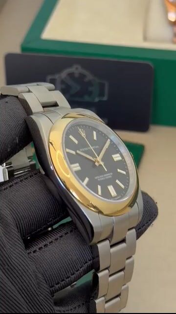 Video de Oyster Perpetual 39mm - AÇO COM DOURADO/MOSTRADOR CINZA