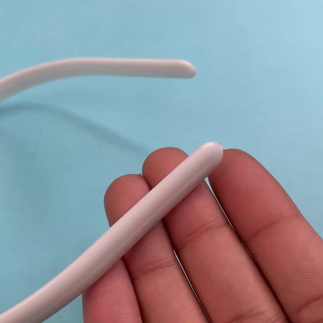 Vídeo de Tiara Sem Dentinho Inquebrável Branca (10mm) - 12 unidades
