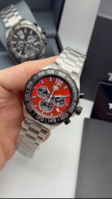 Video de TAG Heuer Fórmula 1 44mm - AÇO/MOSTRADOR VERMELHO