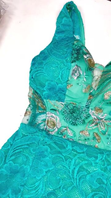 Vídeo de Vestido Longo em Renda com Bordado - Azul Turquesa