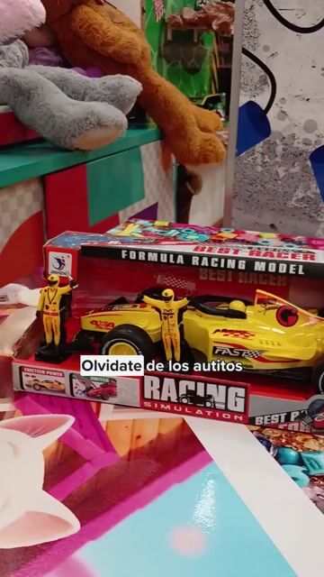 Video de Auto AmarilloF1 Tracción 1:18 Con 2 Personajes F1 Racing
