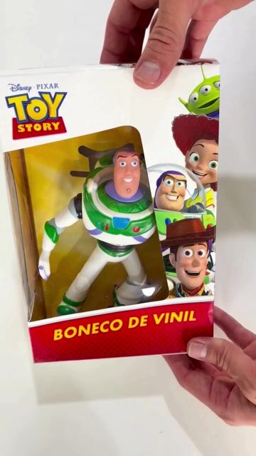 Video de Boneco Buzz Lightyear Toy Story Articulado em Vinil Lider 17 cm Colecionável