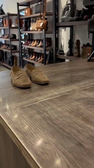 Video de SOLEMNIA SHOES