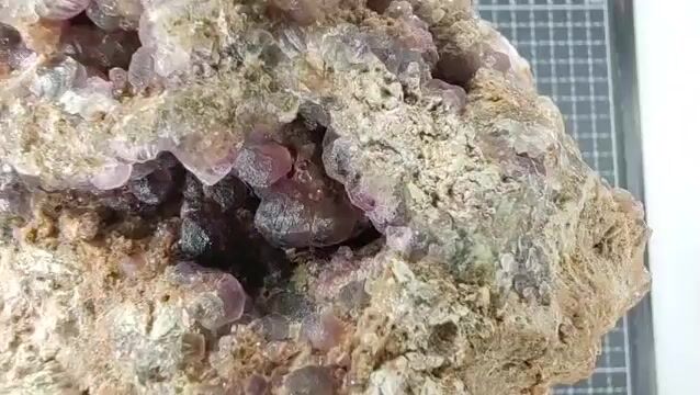 Video de 1.249 kg Fluorita Botrioidal Púrpura (3 pz) - Minerales de Colección