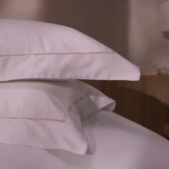 Vídeo de Capa de Edredom King Trussardi Dominicani Branco/Nocciola 600 Fios 100% Algodão Egípcio (2,90m x 2,70m)