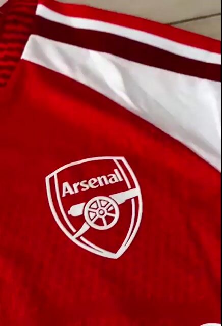 Video de CAMISETA 2026/27 ARSENAL TITULAR ODEGAARD 8 - TELA JUGADOR