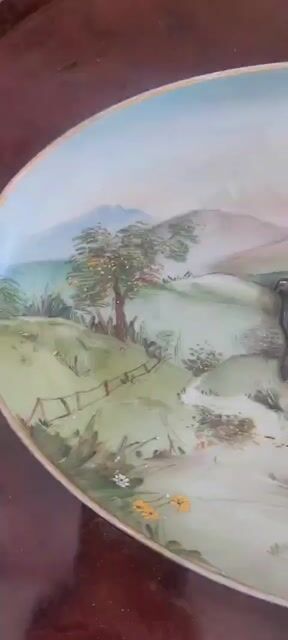Vídeo de Travessa Decorativa em Porcelana com Relevo de Cavalos