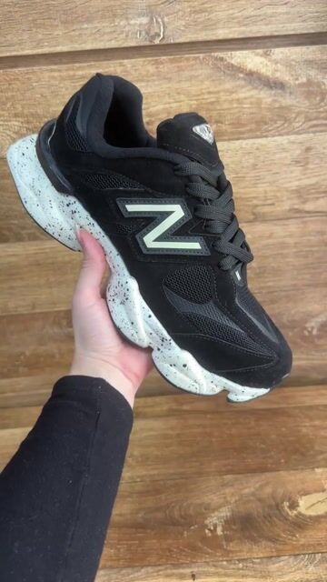 Video de NEW BALANCE 9060 - PRETO/PONTILHADO