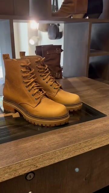 Video de SOLEMNIA SHOES