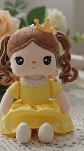 Video de MINI - METOO DOLL - BONECA 22CM ANGELA PRINCESA AMARELA - BELA