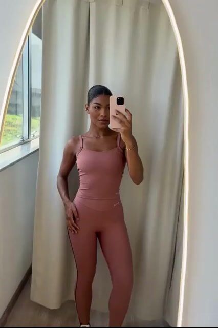 Vídeo de VITORIA CARVALHO MODA FITNESS
