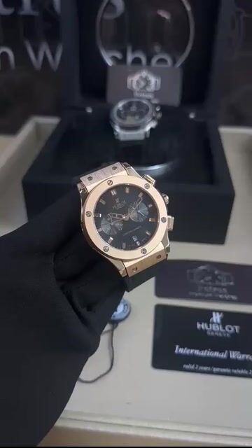 Video de Hublot Classic Fusion 42mm - AÇO ROSE/MOSTRADOR PRETO - SILICONE E COURO
