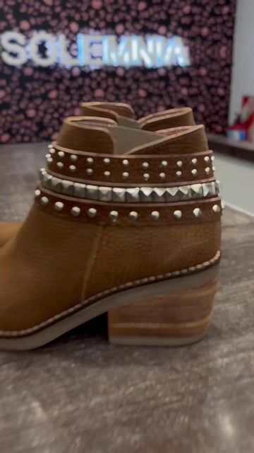 Video de SOLEMNIA SHOES