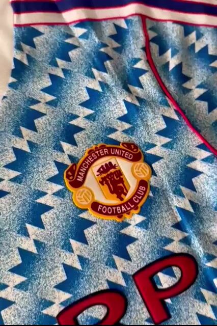 Video de CAMISETA MANCHESTER UNITED 1990/92 CELESTE CANTONA 7